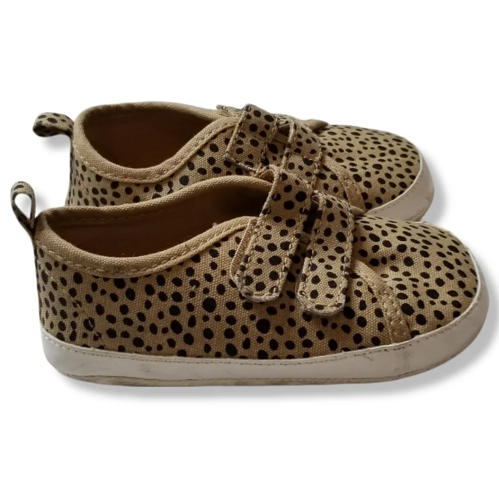Old Navy Baby Sneaker Shoes Size 18-24M